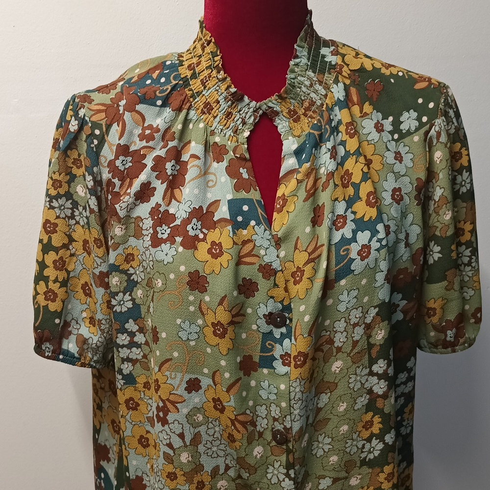 Faith and Joy| floral print short sleeve high-neck dress shirt Women Sz XL, top
